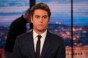 Le premier ministre, Gabriel Attal, sur le plateau de TF1, le 27 mars 2024.