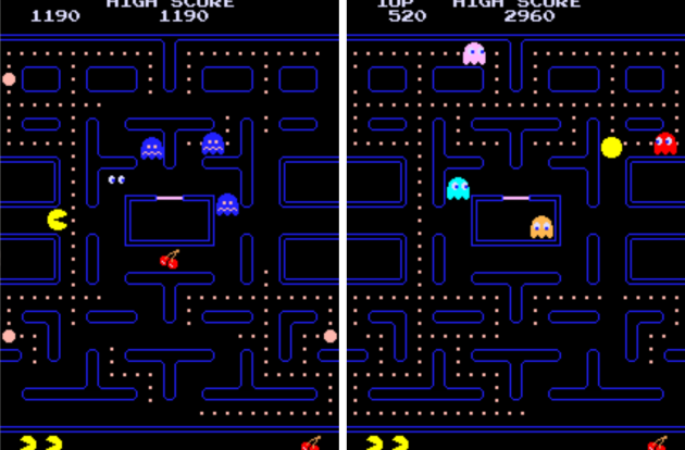 Lorsque Pac-Man gobe un bonus, les fantômes deviennent fuyants et bleus car ils peuvent être mangés (écran de gauche).