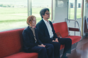 Sidonie (Isabelle Huppert) et Kenzo Mizoguchi (Tsuyoshi Ihara) dans « Sidonie au Japon », d’Elise Girard.