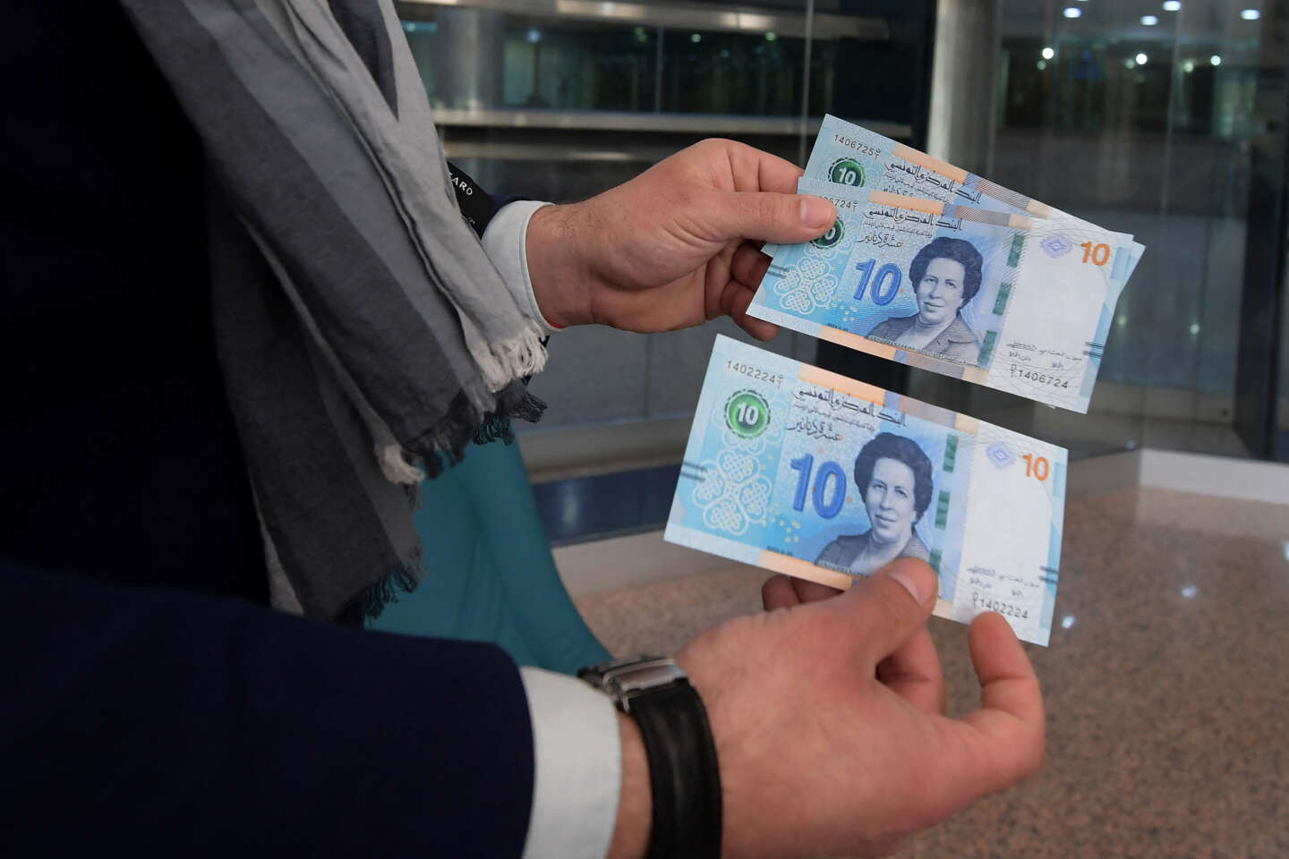 En Tunisie, acheter des devises étrangères relève toujours du parcours du combattant malgré des réformes