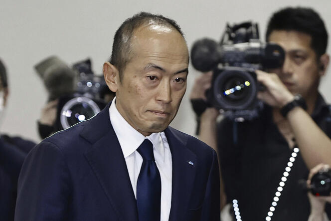 Akihiro Kobayashi, président de Kobayashi Pharmaceutical, arrive à une conférence de presse à Osaka, dans l'ouest du Japon, le vendredi 29 mars 2024. 