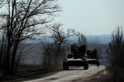 Des militaires ukrainiens près d’une ligne de front, dans l’oblast de Donetsk (Ukraine), le 28 mars 2024. 