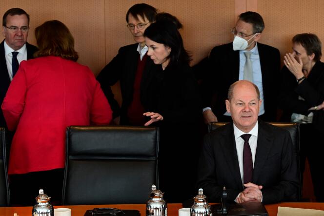 Le chancelier allemand Olaf Scholz et son cabinet avant leur réunion hebdomadaire à Berlin le 27 mars 2024.