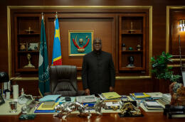 Portrait du président de la République démocratique du Congo, Félix-Antoine Tshisekedi Tshilombo, 60 ans, dans son bureau de réception au Palais de la Nation à Kinshasa, en République démocratique du Congo, le 29 mars 2024.