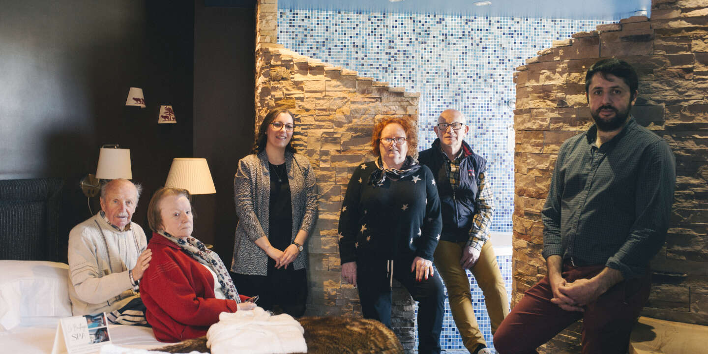 A Salers, dans le Cantal, trois générations d’hôteliers racontent soixante ans de clientèle