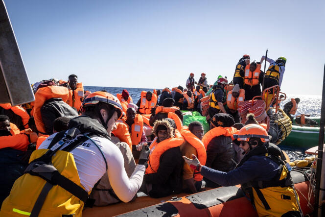 Il 13 marzo 2024, operazione di salvataggio di migranti da parte della nave “Ocean Viking” della ONG SOS Méditerranée in acque internazionali.
