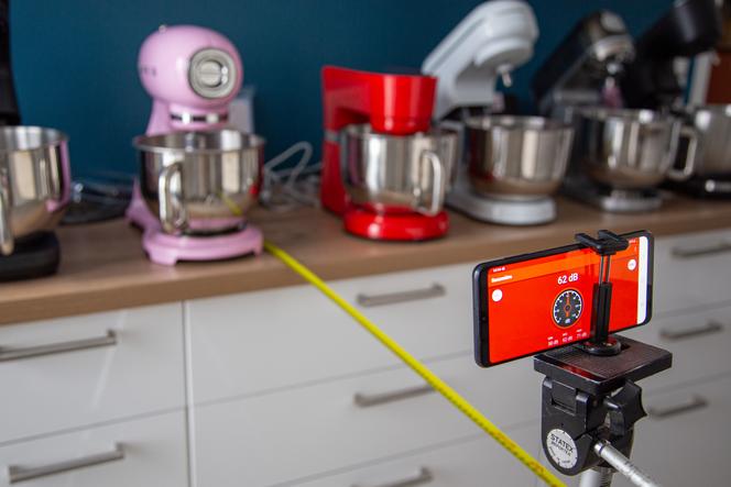 Les robots pâtissiers face à l’épreuve du sonomètre.
