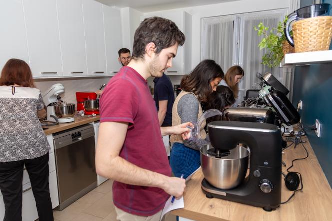Les 7 membres du jury ont évalué le design, l’ergonomie, le niveau sonore et le rapport qualité/prix de chaque robot pâtissier