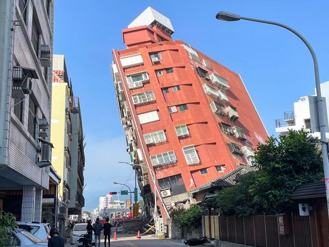 Un bâtiment partiellement effondré à Hualien, Taiwan, après un tremblement de terre, le 3 avril 2024.