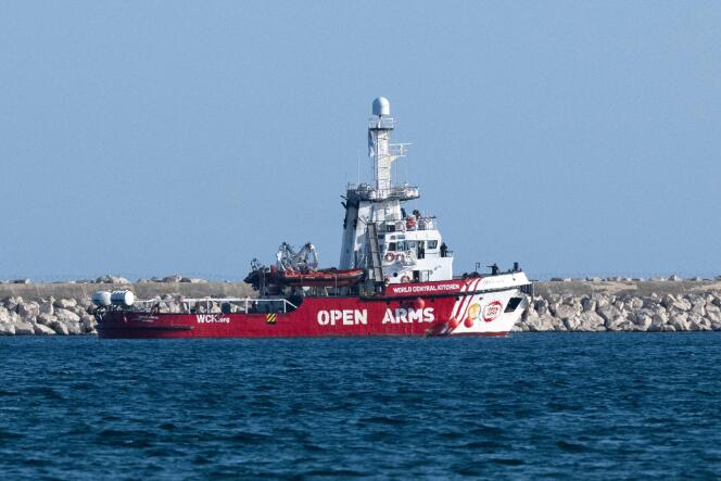 Un bateau de l'ONG Open Arms ayant transporté de l'aide humanitaire vers la bande de Gaza, dans le port de Larnaca à Chypre, le 3 avril 2024.