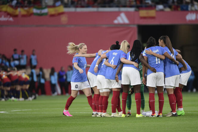 L’équipe de France féminine de football avant la finale de la Ligue des nations face à l’Espagne au stade de La Cartuja, à Séville, le 28 février 2024.