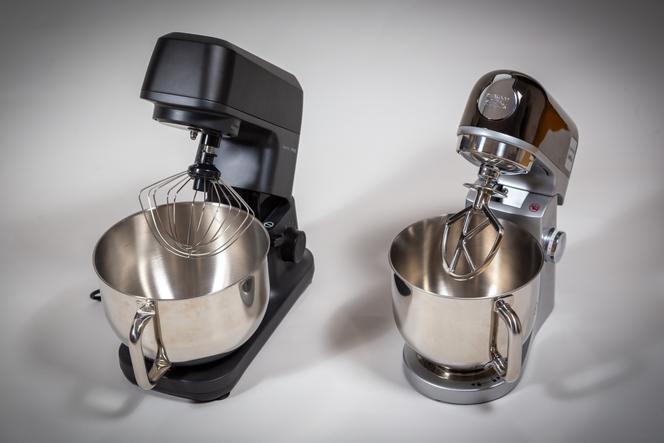 les deux gagnants de notre guide d’achat, à gauche le Miogo MRPM2, à droite le Kenwood kMix Edition KMX76

