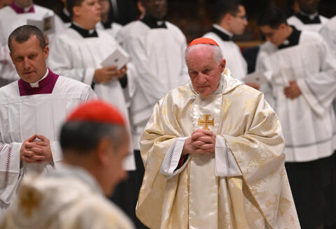 Canadian Cardinal Marc Ouellet (R) atends a Pope's mass for Our Lady of Guadalupe on December 12, 2022 at St. Peter's basilica in The Vatican. (Photo by Andreas SOLARO / AFP)