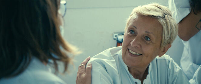 Sylvie Hofmann, infirmière cadre de l’hôpital Nord de Marseille, dans le documentaire « Madame Hofmann », de Sébastien Lifshitz.