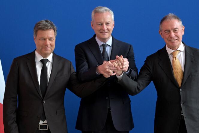 Les ministres de l'économie allemand Robert Habeck, français Bruno Le Maire et italien Adolfo Urso, à Meudon (Hauts-de-Seine), lundi 8 avril 2024.