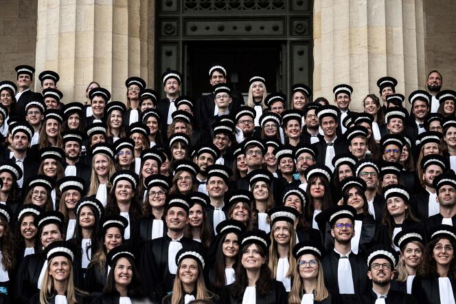 La promotion 2022 de l’Ecole nationale de la magistrature, lors de la cérémonie de prestation de serment, au palais de justice de Bordeaux, le 10 février 2022.