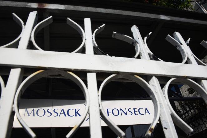 Les agissements de l’étude Mossack Fonseca ont été révélés en 2016 par une enquête, connue sous le nom de « Panama Papers », menée par le Consortium international de journalistes d’investigation (CIJI). 