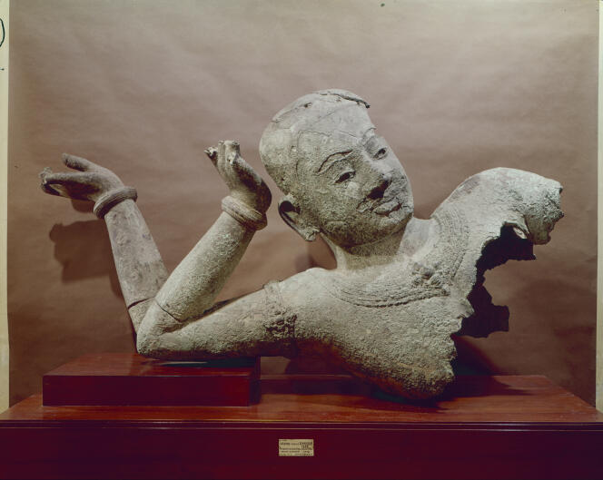 Bronze bust of Vishnu with four arms from West Mebon Temple, Angkor (Cambodia).  The photo was taken between 1962 and 1966 at the National Museum of Cambodia, Phnom Penh.