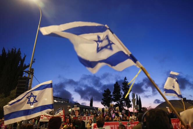 Una protesta exigiendo la liberación de rehenes frente a la oficina del primer ministro israelí en Jerusalén el 9 de abril de 2024.