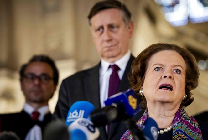 Tania von Uslar-Gleichen, avocate en chef de la diplomatie allemande, s'adresse à la presse, lors de la deuxième journée d'audience à la Cour internationale de Justice, à La Haye, le 9 avril 2024.