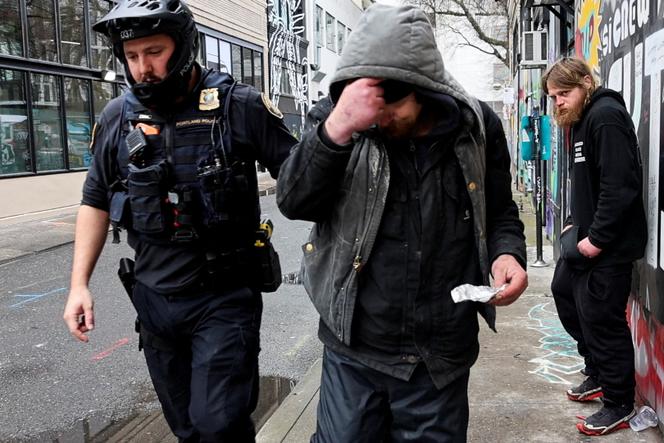 Arrestation d’un homme, à Portland (Oregon), le 7 février 2024. 