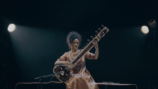 Anoushka Shankar à la Cité de la musique, à Paris,  le 3 avril 2024.