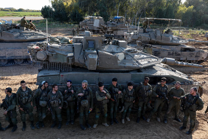 Des soldats israéliens près de la frontière entre Israël et Gaza, le 10 avril 2024.