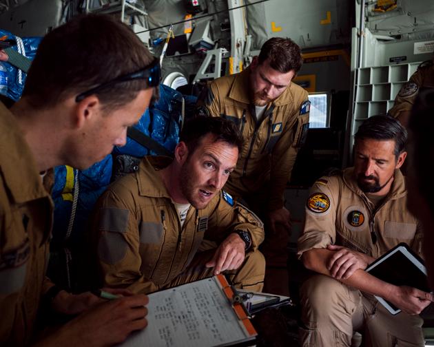 Briefing for teams taking part in the airdrop operation to deliver aid to the Gaza Strip by the Franco-German Rhine/Rhein transport squadron, April 9, 2024.