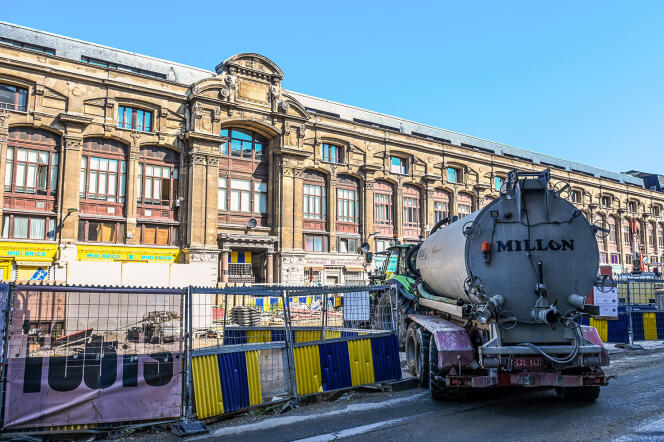Le chantier de la ligne 3 du métro, devant le Palais du Midi, à Bruxelles, le 23 juin 2023.