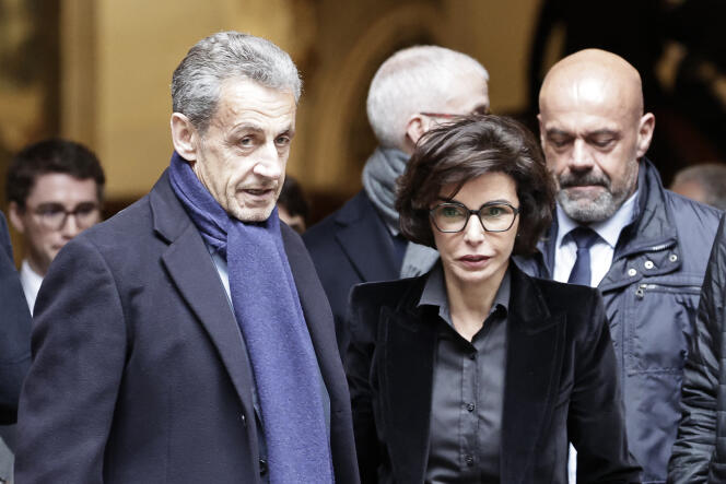 La ministre de la Culture, Rachida Dati, et l'ancien président Nicolas Sarkozy lors des obsèques de Frédéric Mitterrand, à l'église Saint-Thomas-d'Aquin, à Paris, le 26 mars 2024.