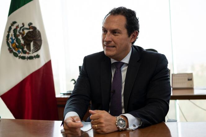 Le conseiller juridique du ministère mexicain des Affaires étrangères, Alejandro Celorio, lors d'un entretien avec l'Agence France-Presse dans son bureau du bâtiment du ministère des Affaires étrangères, à Mexico, le 12 avril 2024.
