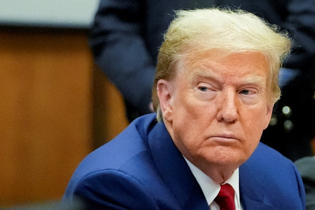 L’ancien président des Etats-Unis Donald Trump patiente lors d’une audience avant son procès pour falsification comptable, à New York, le 25 mars 2024.