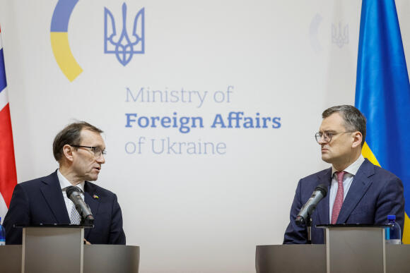 Le ministre des affaires étrangères norvégien, Espen Barth Eide, lors de la conférence de presse avec son homologue ukrainien, Dmytro Kuleba, le 15 avril 2024.