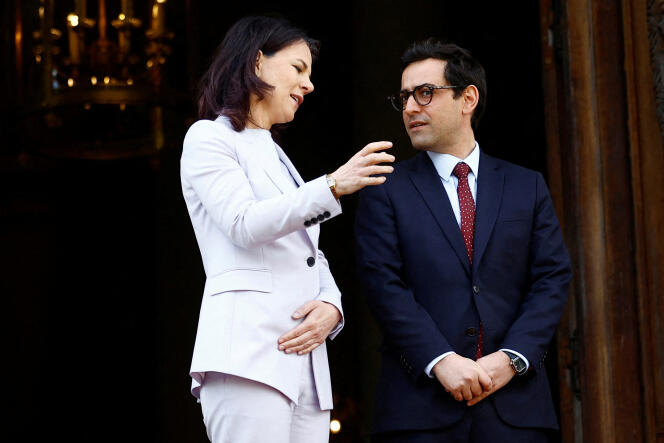 La ministre allemande des Affaires étrangères Annalena Baerbock et son homologue français Stéphane Séjourné, à Paris, le 15 avril 2024.