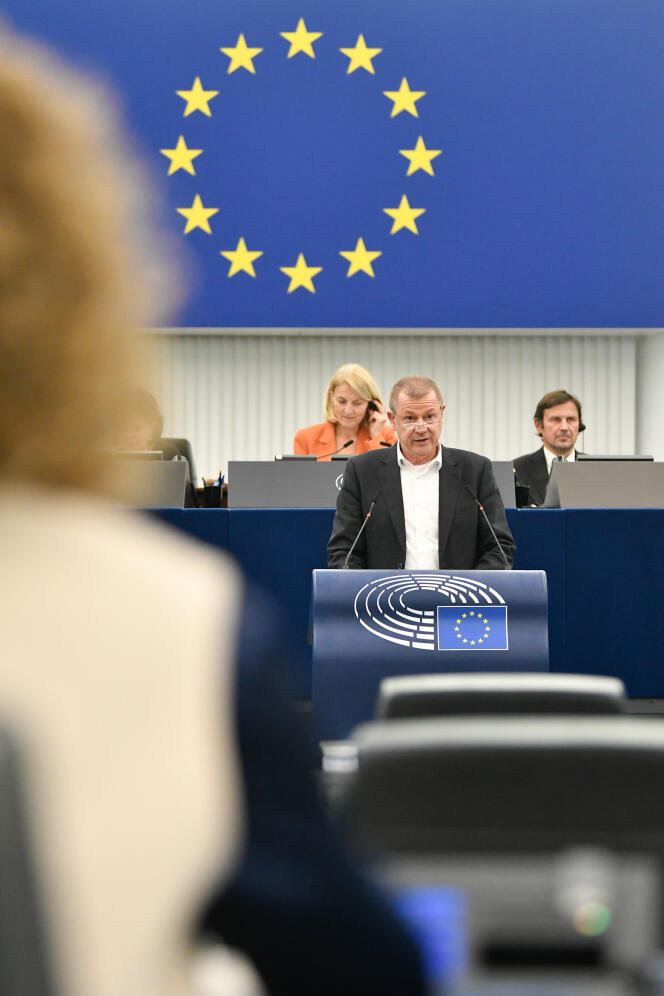 El eurodiputado alemán Markus Pieper (CDU), durante una sesión plenaria del Parlamento Europeo, en Estrasburgo, el 22 de noviembre de 2023.