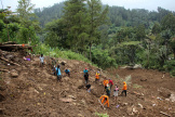 Les secours ont mis fin à leurs recherches après le glissement de terrain dans deux villages du district de Tana Toraja, samedi 13 avril.