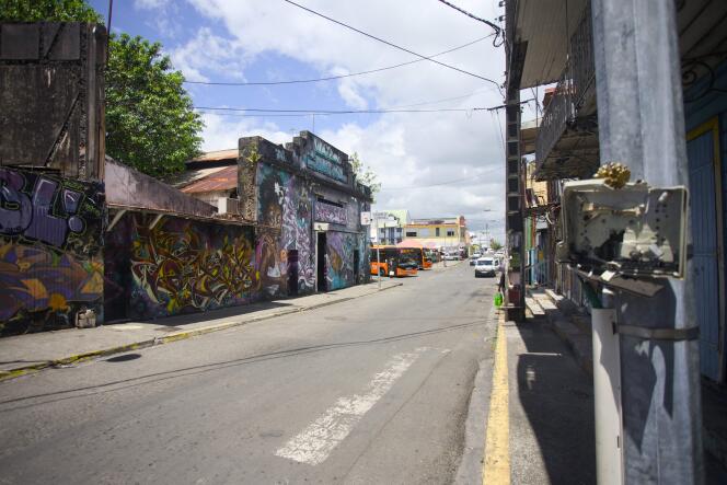 Une rue de Pointe-à-Pitre, Guadeloupe, le 10 avril 2024.