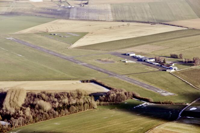 L’ancien aérodrome de Vieux-Reng, dans le Nord, le 18 janvier 2024. Ce site fait partie de la liste des sites qui sont mis à disposition pour une implantation industrielle.