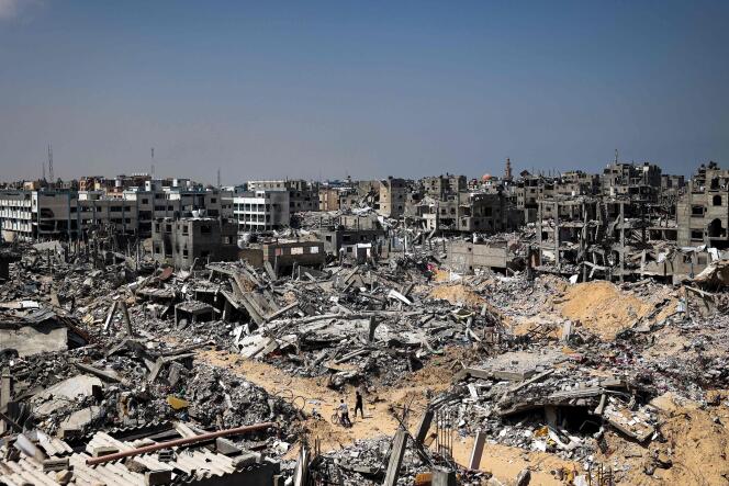 Zone de Khan Younes détruite par les bombardements israéliens, au sud de la bande de Gaza, le 16 avril 2024.