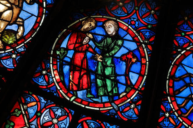 Gemini, The Twins, Zodiac Sign, Detail of the West Rose Window, originally made in 1225.  The rose window was completely restored from 1844 to 1867 under Jean-Baptiste Lassus and Viollet-le-Duc, master glacis Alfred Gerente, Louis.  Steinhell, Antoine Husson, Charles Laurent Marechal, and Didron the Elder.