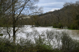 La rivière Ouche en crue après de fortes pluies à Velars-sur-Ouche, dans le centre-est de la France, le 1er avril 2024.