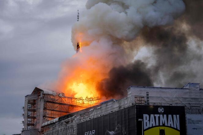 Incendio en la Bolsa de Copenhague (Dinamarca), 16 de abril de 2024. 