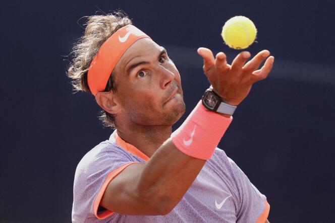 L’Espagnol Rafael Nadal lors de son match contre  l’Australien Alex De Minaur, au tournoi de tennis ATP Barcelona, au Real Club de Tenis à Barcelone, le 17 avril 2024. 