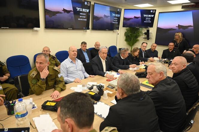 Lors d'un conseil de guerre organisé dans le bureau du Premier ministre israélien Benjamin Netanyahu à Tel Aviv le 14 avril 2024.
