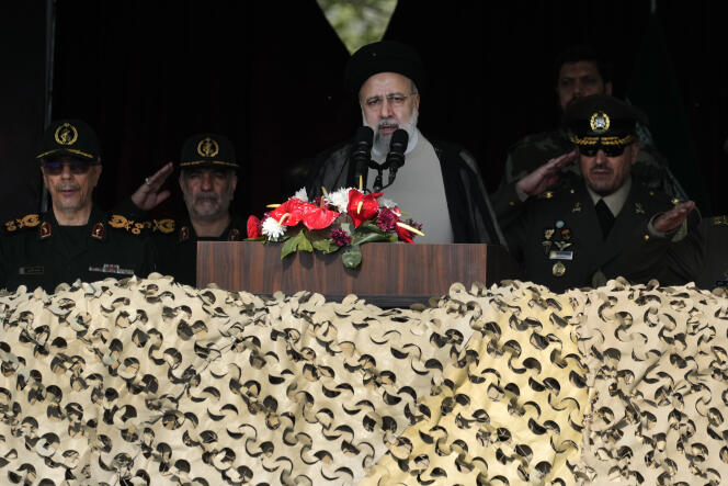 Le président iranien, Ebrahim Raïssi, lors du défilé de la Journée de l’armée sur une base militaire située au nord de Téhéran, le 17 avril 2024.