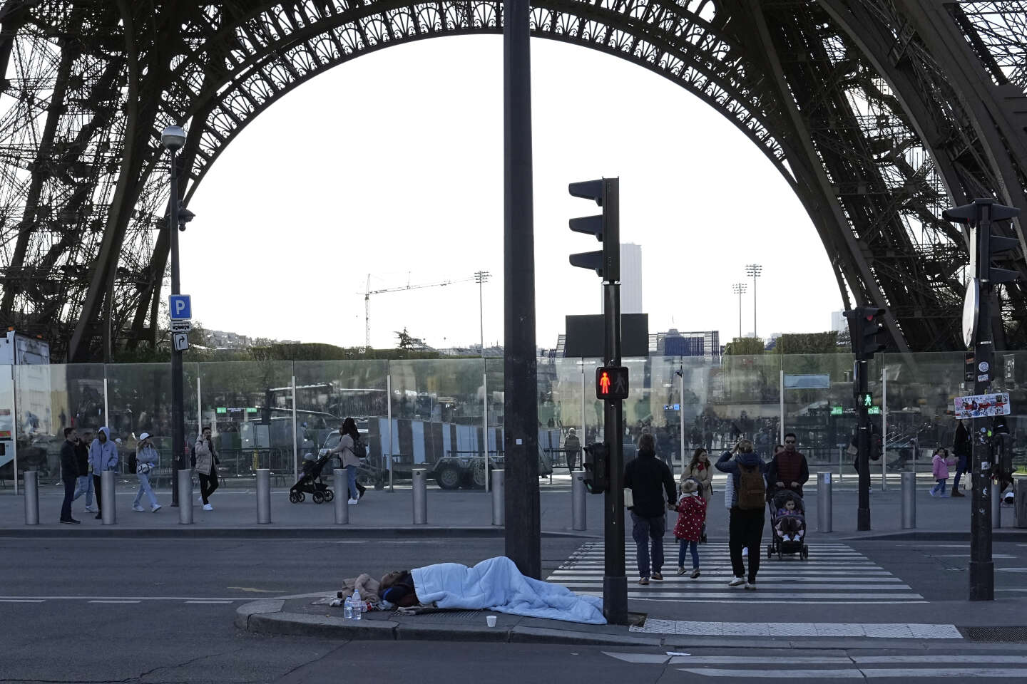 Regarder la vidéo Les sans-abri sont-ils chassés d’Ile-de-France à l’approche des Jeux olympiques ?