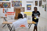 Dans un bureau de vote, lors des éléctions législatives à Honiara, capitale des   îles Salomon, le 17 avril 2024.