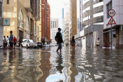 Une inondation causée par de fortes pluies, à Dubaï, le 17 avril 2024. 