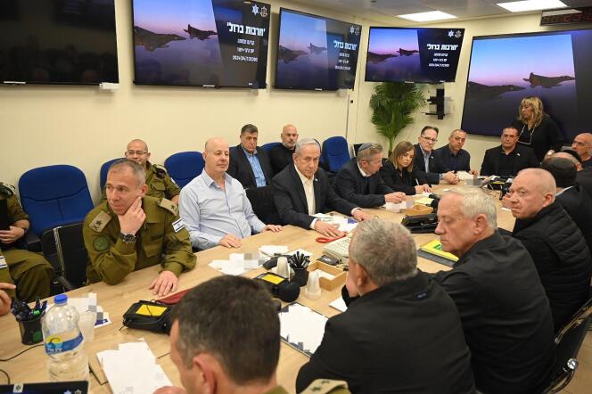 Lors d’un conseil de guerre organisé dans le bureau du premier ministre israélien, Benyamin Nétanyahou, à Tel-Aviv, le 14avril 2024.