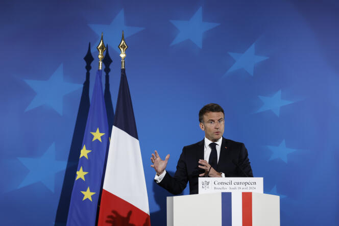 Le président français Emmanuel Macron s'exprime lors d'une conférence de presse à l'issue du sommet de l'Union européenne à Bruxelles, le 18 avril 2024. 